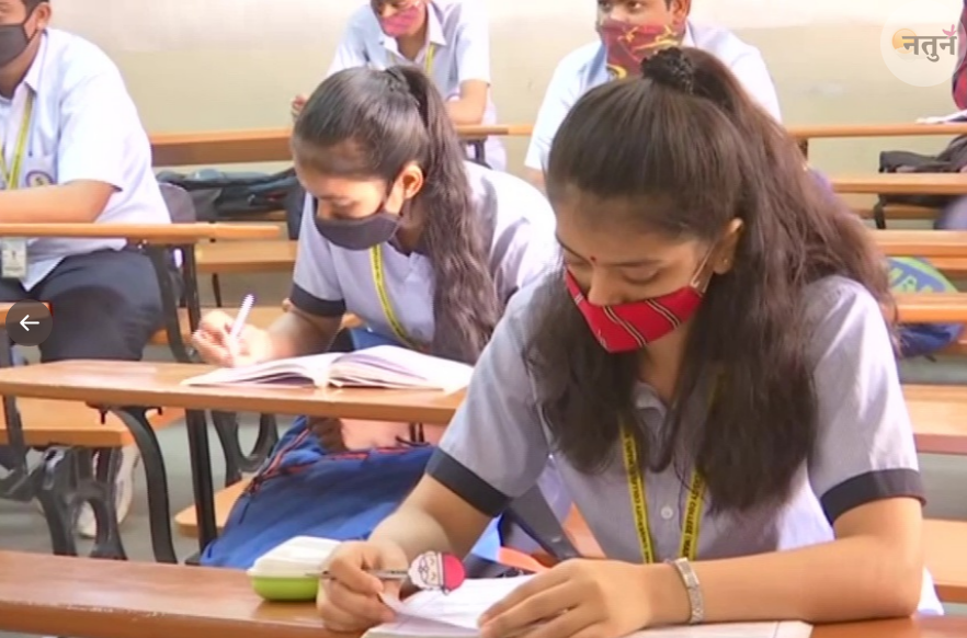 कर्नाटक में आज से खुले स्कूल, छात्रों ने ऑफलाइन क्लासेज को ऑनलाइन से बेहतर बताया
